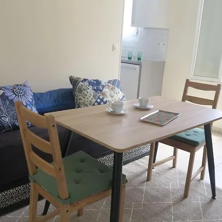 Apartamento Quartier Sainte Marthe 10 *