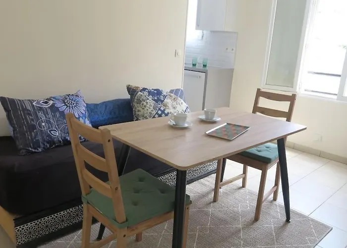 Apartament Quartier Sainte Marthe 10 *
