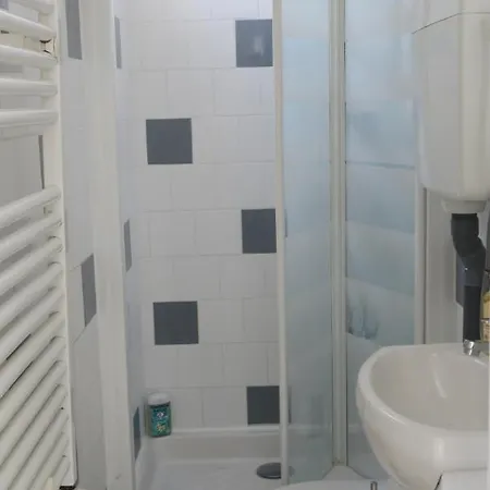Quartier Sainte Marthe 10 * Paris